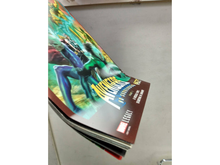 Comic Books Marvel Comics - Secret Warriors 008 - Lenticular Variant Cover (Cond. 0.5 PR) - 0073 - DAMAGED - BENT ALONG THE BOTTOM OF COMIC - Cardboard Memories Inc.